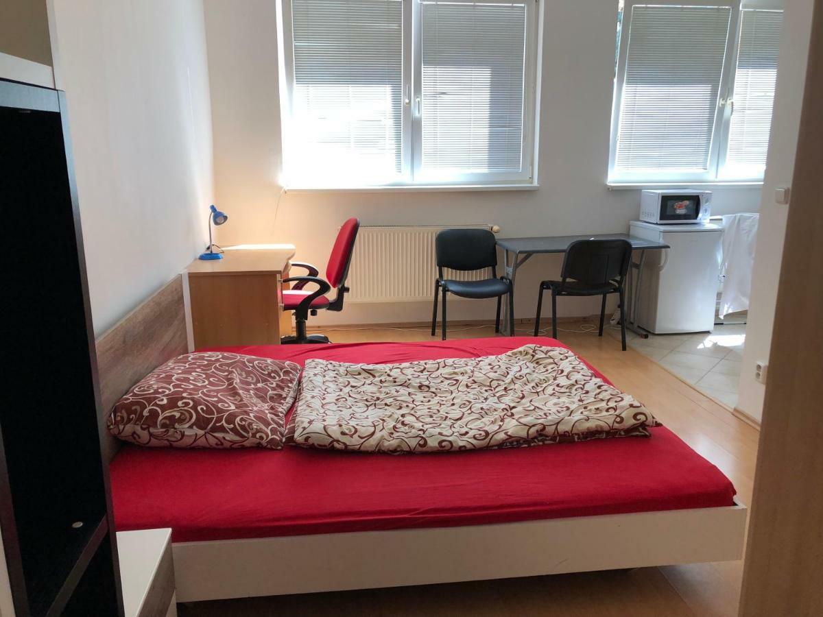 Moonstreet Apartments บราติสลาวา ภายนอก รูปภาพ